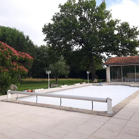 Domaine De Bed & Breakfast